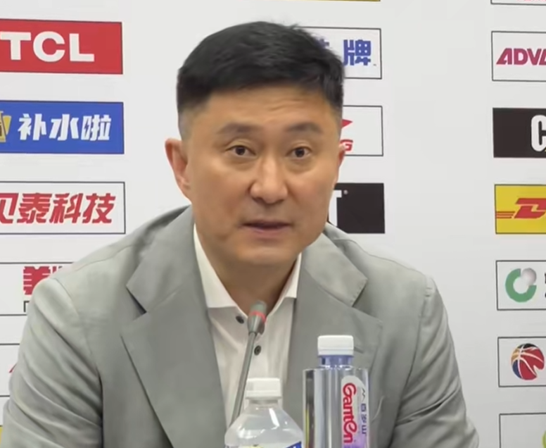 乐鱼体育官方入口-胜江苏发布会！杜锋请求包容，回应3争议球员情况，赞张皓嘉发挥