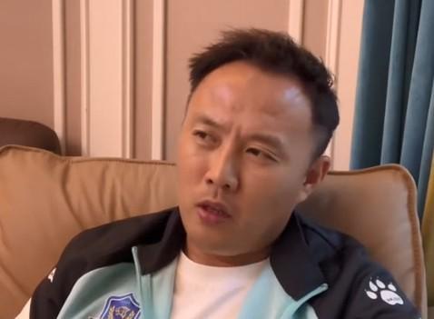 乐鱼体育登录入口-亚泰主场0-4惨败，范晓冬：现在的亚泰队就是一个四不像